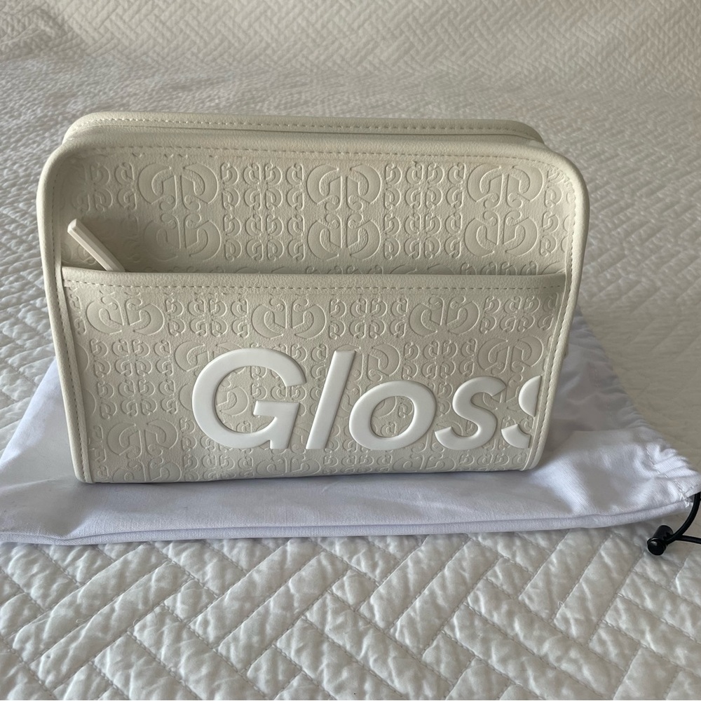 NWOT Glossier White Beauty Bag - 2021 holiday  limited edition